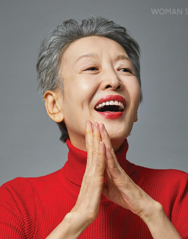 연극배우 윤석화. 사진=우먼센스 홈페이지 캡처.