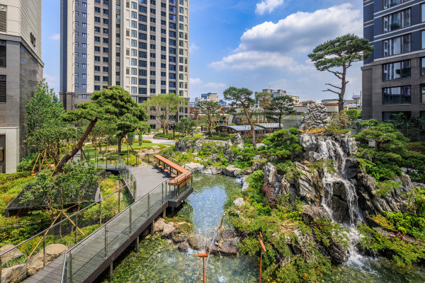 롯데건설이 주거 쾌적성을 고려하는 트렌드의 증가에 따라 차별화된 조경을 선보였다. 사진=롯데건설 제공