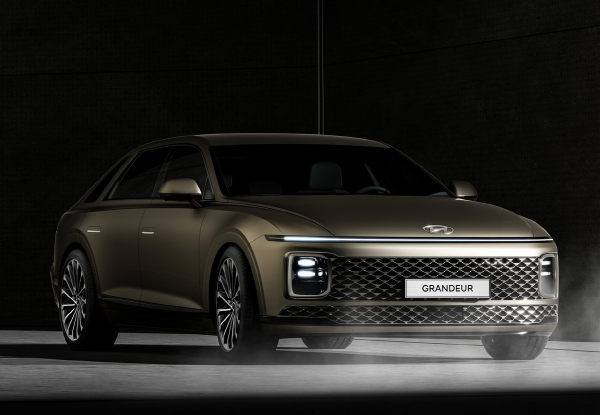 신형 그랜저는 파격적인 디자인을 보여주지만 시장을 강타해 연 10만대 출고가 전망되고 있다. 사진=현대차