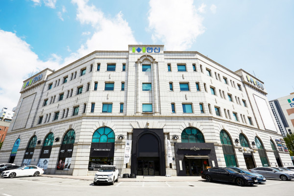 한신공영이 협력업체들을 대상으로 건설법률 실무 및 실전 노무관리 관련 온라인 교육지원 프로그램을 운영했다. 사진=한신공영 제공