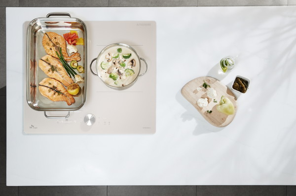 SK매직은 4일 보더리스 라이트 더 컬러 인덕션(IHR-BM3B4)’을 새롭게 출시하고 기념 할인 행사를 진행한다고 밝혔다. 사진=SK매직 제공 