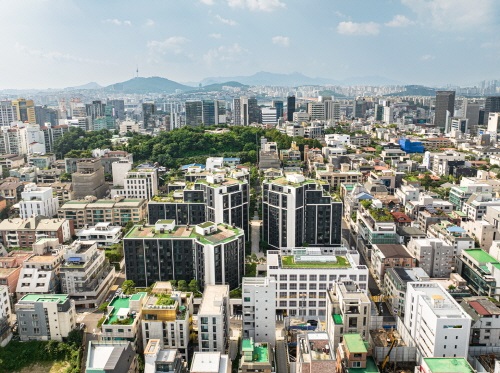 유명 연예인과 셀럽 등이 모여 사는 것으로 알려진 하이엔드 아파트에 관심이 커지고 있다.