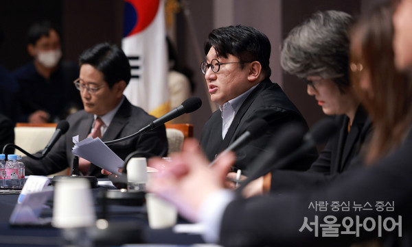 국내 빅4 엔터 기획사(SM엔터테인먼트, 하이브, YG엔터테인먼트, JYP엔터테인먼트)의 전망이 밝은 가운데, 교보증권이 이들 회사에 '매수' 의견을 제시했다. 사진=서울와이어 DB