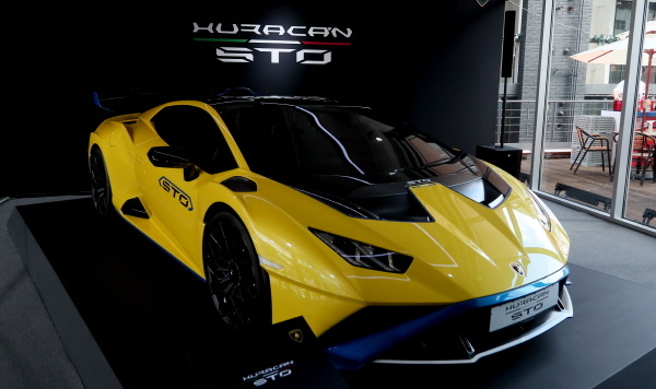 이탈리아의 스포츠카 브랜드 람보르기니가 창립 60주년 기념 팝업 행사를 열었다. 사진=서울와이어