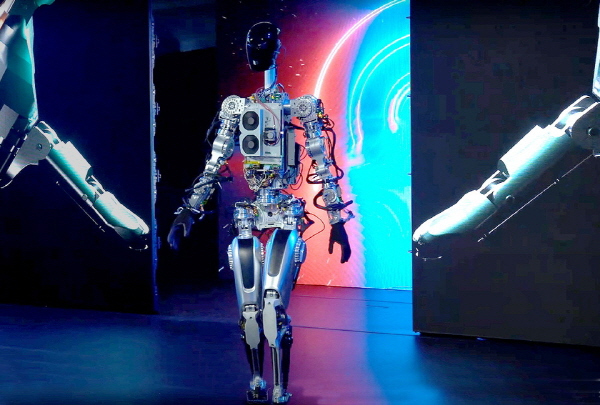 테슬라가 제작한 '휴머노이드(인간형)' 인공지능(AI)로봇 '옵티머스'. 사진=테슬라