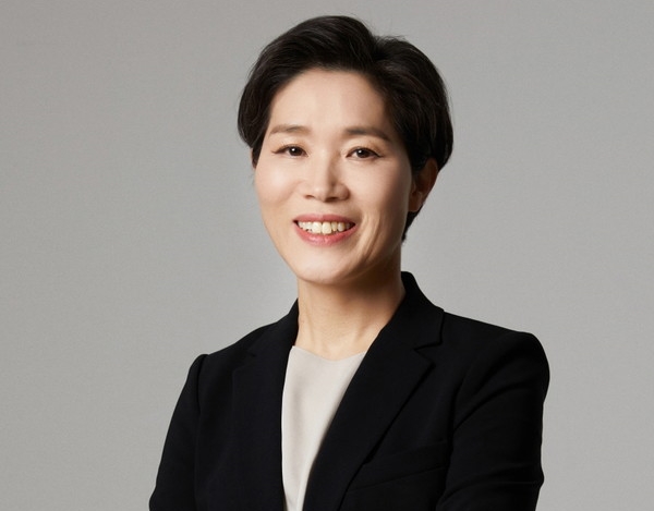 이정애 LG생활건강 사장이 올 하반기 해외사업 재정비와 화장품 리브랜딩 등을 통해 실적 반등의 성과를 보여줄지 관심이 모인다. 사진=LG생활건강 제공