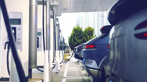 정부가 전기차 판매 확대를 위해 한시적으로 보조금 최대 지급액을 증액했다. 사진=서울와이어 DB