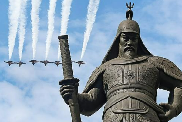 공군 특수비행팀 '블랙이글스'가 2023년 8월 31일 오후 서울 광화문광장 상공에서 제75주년 국군의 날 축하비행 예행연습을 하고 있다. 사진=연합뉴스