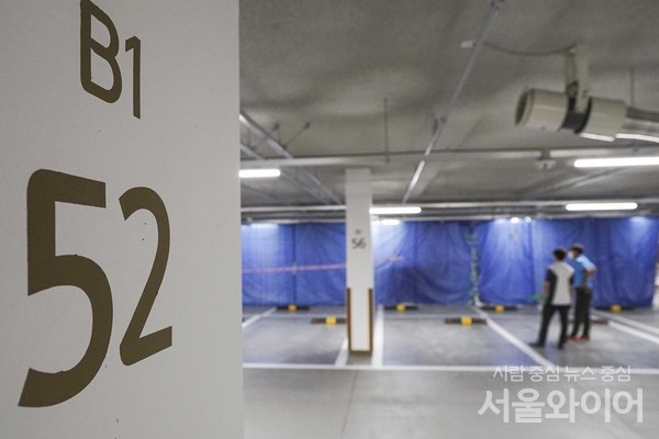경기도 파주시 초롱꽃마을 LH3단지(파주 운정 A34) 지하주차장에 보강 공사를 위한 천막이 설치돼 있다. 사진=이태구 기자
