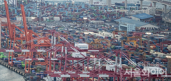 정부가 3달 연속 한국 경제 둔화 흐름이 완화되고 있다는 진단을 내놨다. 사진=서울와이어 DB