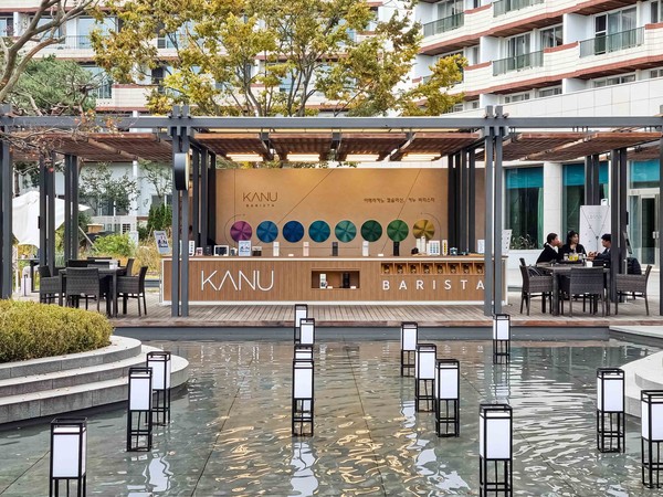 한화리조트 경주 내 정원인 소요원이 카누 바리스타 팝업스토어로 탈바꿈했다.(사진=한화호텔앤드리조트)/서울와이어