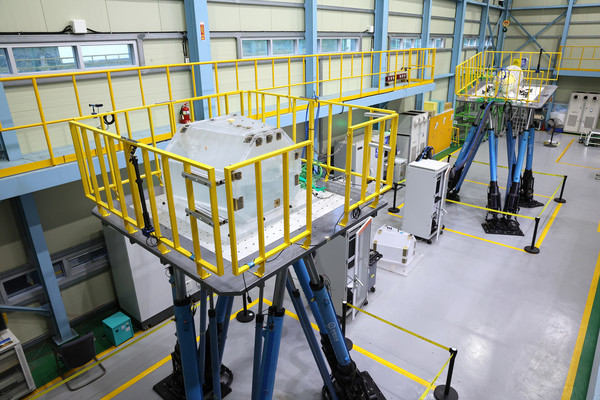 한화오션 거제사업장 슬로싱센터는 슬로싱 현상으로 인한 선박 피해 최소화 기술을 확보해 선박의 안전성을 높일 수 있는 연구를 중점 수행하고 있다. 사진=한화오션 제공 