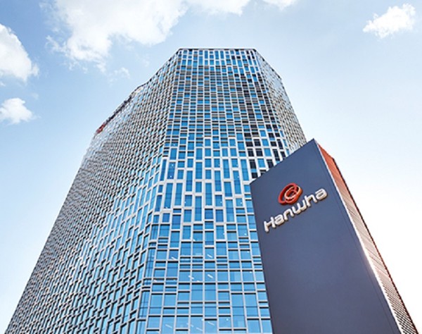 한화솔루션은 올해 3분기 연결 기준 매출 2조9258억원, 영업이익 983억원을 기록했다고 31일 밝혔다. 매출과 영업이익은 전년 동기 대비 모두 감소했다. 사진=한화솔루션 제공