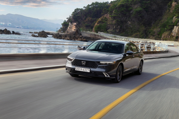 혼다코리아가 지난달 출시한 신차 '올 뉴 어코드 하이브리드'를 KLPGA에 홀인원 상품으로 제공한다. 사진=혼다코리아 제공