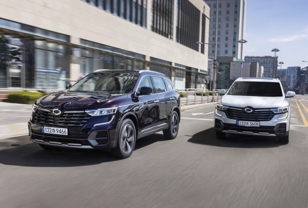 르노코리아자동차는 7일 부산 벡스코에서 열린 인베스트 코리아 서밋의 투자신고식에서 미래차 관련 투자 신고서를 산업부에 제출했다. 사진=르노코리아자동차 제공