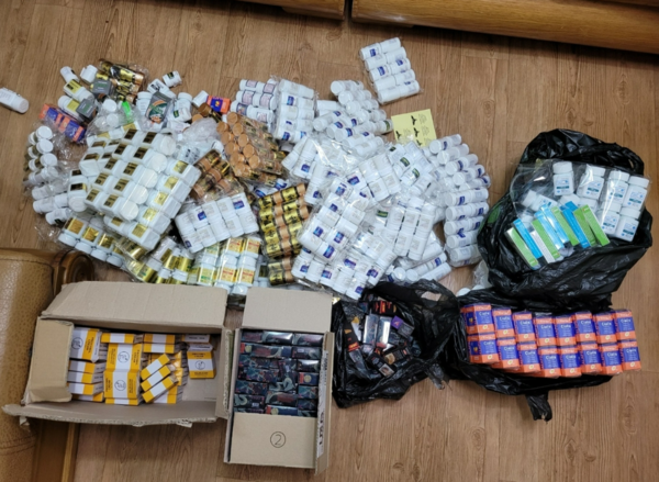 유통책으로부터 압수한 가짜 약품. 사진=연합뉴스