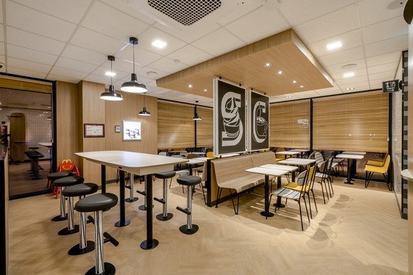 17일 오픈하는 ‘경산정평DT점’의 내부 전경. 사진=맥도날드 제공