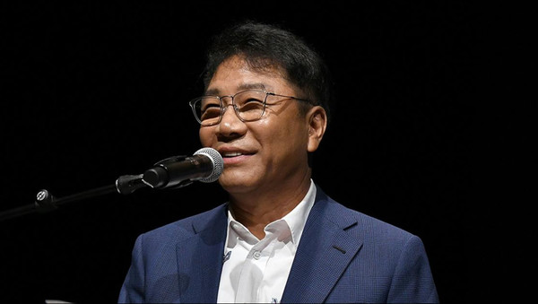 SM엔터테인먼트 경영진과 창업주인 이수만 총괄 PD 간의 갈등이 깊어지고 있다. 다음 달 열리는 주총과 그 이전에 결정나는 가처분 신청 결과가 분수령이 될 전망이다. 사진=SM엔터테인먼트 제공