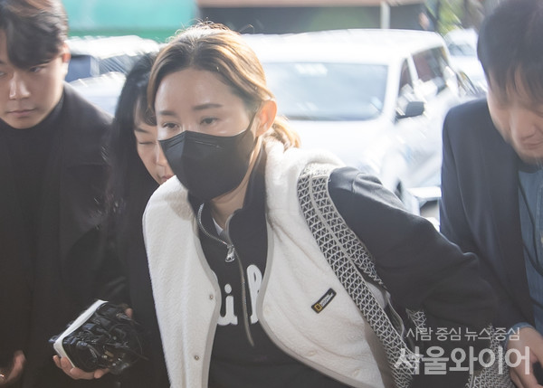  펜싱 전 국가대표 남현희씨가 지난 8일 조사를 받기 위해  오전 서울 송파경찰서로 출석하고 있다. 사진=서울와이어 DB