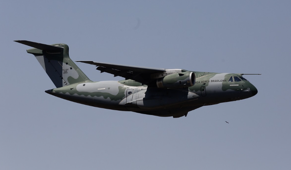공군 대형 수송기를 추가 도입하는 사업에서 브라질 엠브라에르의 C-390이 미국의 거대 방위산업체인 록히드마틴을을 제치고 선정됐다. 사진=연합뉴스 