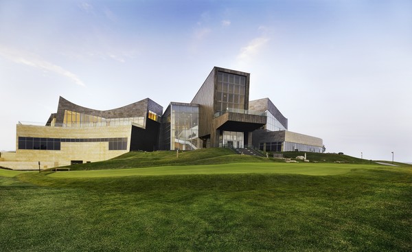 금호리조트가 중국에 보유한 '웨이하이포인트 CC' 클럽하우스 전경. 사진=금호석유화학 제공