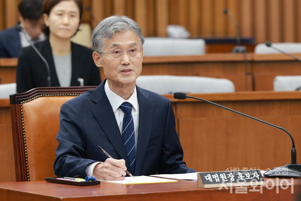 지난 5일 조희대 대법원장 후보자가 인사청문회에서 과거 자신이 판결한 사건에 대해 논란이 일자 "법리에 따라 무죄로 판단할 수밖에 없었다"고 해명했다. 사진=서울와이어 DB