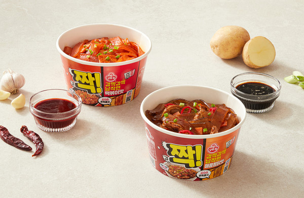 오뚜기가 감자 전분으로 만들어 쫀득쫄깃한 식감을 갖춘 ‘감짝감짝 납작면’ 2종을 출시했다. 사진=오뚜기 제공