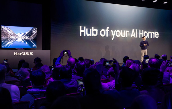 용석우 삼성전자 영상디스플레이사업부장(사장)이 7일(현지시간) 미국 라스베이거스에서 열린 ‘삼성 퍼스트룩’ 행사를 통해 AI 스크린 시대를 열겠다는 포부를 내놨다. 사진=삼성전자 제공