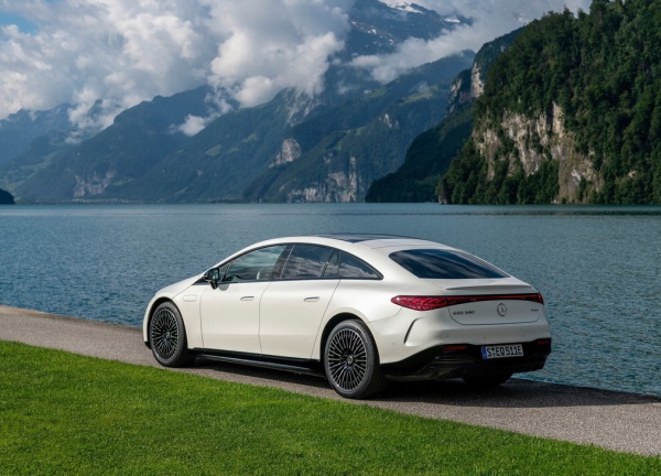 EQS는 부드럽고 미래지향적인 디자인이 특징이다. 사진=메르세데스-벤츠