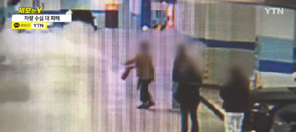 지난 13일 새벽 인천 남동구 한 아파트 지하주차장에서 소화기를 뿌리며 난동을 부린 10대 청소년들. 사진=YTN방송 캡처