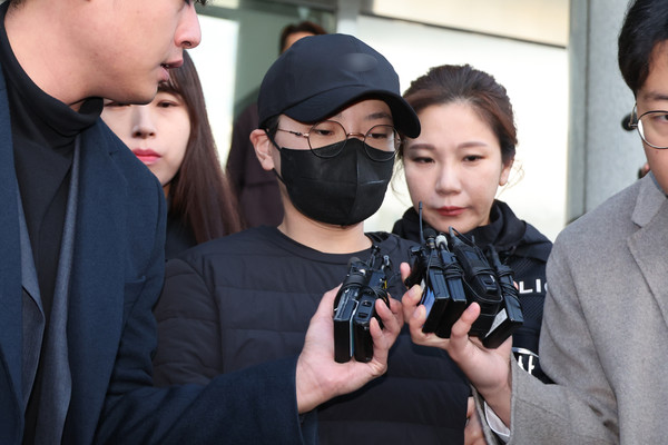 검찰이 재벌 3세를 사칭해 사기 행각을 벌인 혐의로 기소된 전청조씨(28)에게 징역 15년을 구형했다. 사진=연합뉴스 제공