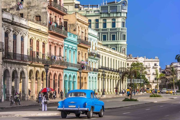 쿠바의 수도 하바나 거리 