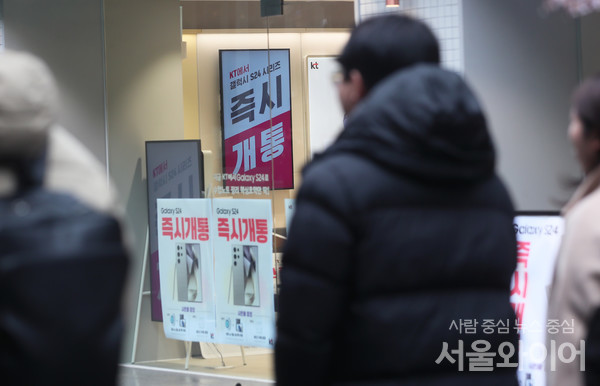 서울 한 KT 대리점에 이강인 프로모션 관련 포스터가 철거돼 있다.