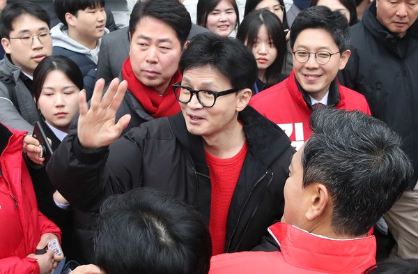 헌동훈 국민의힘 비상대책위원장이 지난 20일 오후 서울 광진구 화양동 자율방범대 초소 앞에서 열린 '시민이 안전한 대한민국' 공약 발표 행사에 참석하고 있다. 사진=연합뉴스 