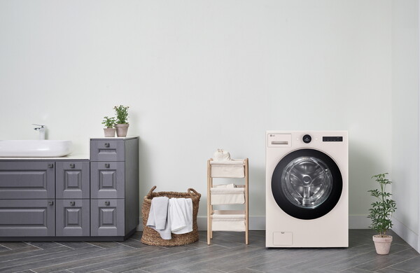 LG전자가 13일부터 올인원 세탁건조기 ‘LG 트롬 오브제컬렉션 워시콤보’를 판매한다. 사진=LG전자 제공