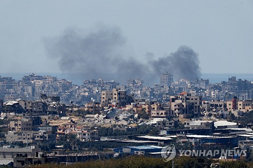 이스라엘군과 하마스의 교전으로 가자지구에서 연기가 치솟고 있다 (자료사진, 로이터=연합뉴스) 