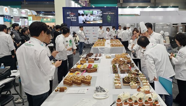 지난해 한국농수산식품유통공사(aT)에서 개최한 '가루쌀 제과제빵 신메뉴 개발 품평회' 현장의 모습. 사진=한국농수산식품유통공사 제공