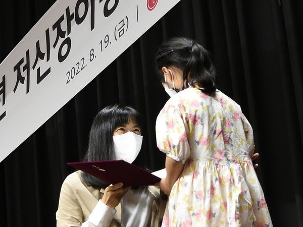 구연경 LG복지재단 대표(왼쪽)가 미공개 정보를 이용, 주식을 취득했다는 의혹을 받고 있다. 사진=LG