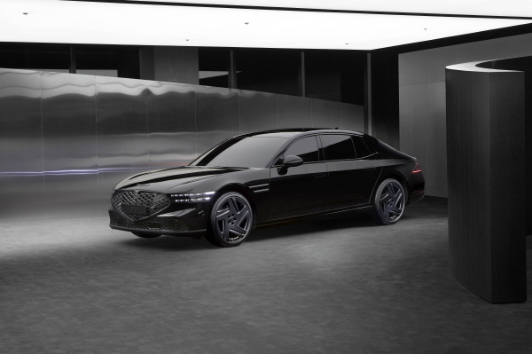 제네시스가 'G90 블랙'을 공개했다. 사진=현대자동차 제공