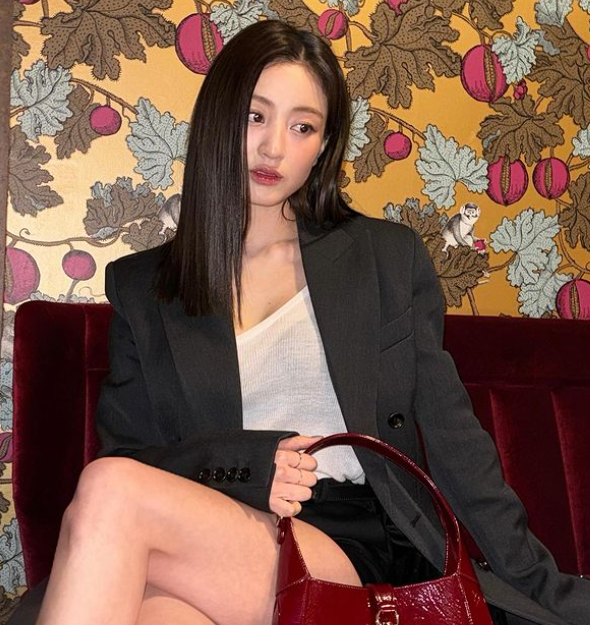 트와이스 지효(27)와 스켈레톤 국가대표 출신 윤성빈(29)이 열애설에 휩싸였다. 양측 소속사는 25일 "사생활이라 확인이 불가하다"는 공식입장을 밝혔다. 사진= 지효 인스타그램 갈무리