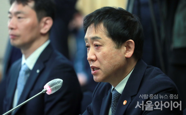 김주현 위원장이 간담회에 참석, 인사말을 하고 있다.