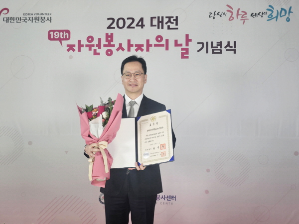 2024 대한민국 자원봉사대상 국무총리표창 수상한 이준길 한국타이어앤테크놀로지 대전공장장. 사진=한국타이어 제공