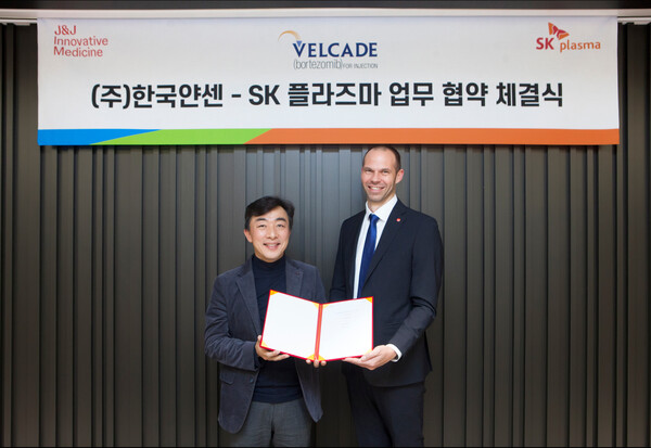 (왼쪽부터) 김승주 SK플라즈마 대표이사, 크리스찬 로드세스(Christian Rodseth) 한국얀센 대표이사.(사진=SK플라즈마)