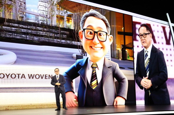 도요타의 미래형 도시 '우븐 시티'를 설명하는 도요다 아키오 회장. 사진=연합뉴스