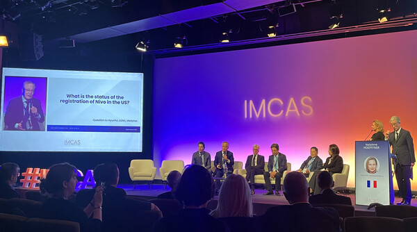 메디톡스 정현호 대표가 지난 달 31일(현지 시간) 국제미용성형학회(IMCAS World Congress 2025)에서 열린 토론 세션에서 발표를 하고 있다.(사진=메디톡스)