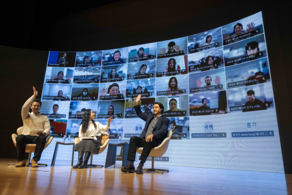 호세 무뇨스 사장(맨 왼쪽)이 타운홀 미팅에서 Q&A 세션을 진행하는 모습. 사진=현대차그룹 제공