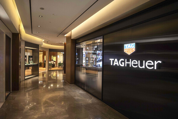 신세계백화점이 럭셔리 워치 주얼리 장르 매출 증가세에 발맞춰, '럭셔리 워치&주얼리 페어' 행사를 진행한다. 사진=신세계백화점 제공