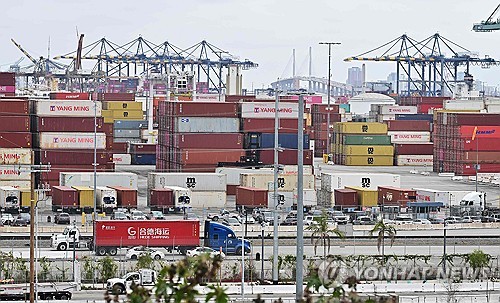 미국의 아시아  무역 관문인  로스앤젤레스항의 컨테이너 부두 (자료사진, AFP=연합뉴스) 