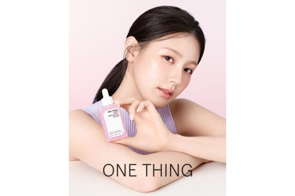 원씽 피디알엔 바쿠치올 세럼 모델컷. 사진=애경산업 제공