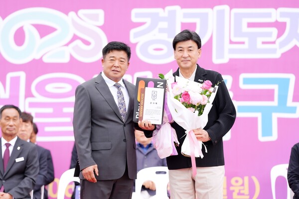 방세환 광주시장, ‘2025 경기도지사기 어울림축구대회’에서 감사패 수상(사진=광주시)